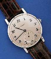 LONGINES HERRENARMBANDUHR, SCHWEIZ UM 1946, EDELST., BODEN U. GLASR. GEDR., BLATT REST. (L. FL.), GEH. PERF. REST., RUNDANKERW., 15 ST ...