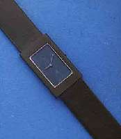 VENTURA DESIGNERDAMENARMBANDUHR VON FLEMMING BO HANSEN, SCHWEIZ UM 1998, ULTRAFLACH, EDELST. SCHW. MATT., SAPHIRFLACHGL., LEDERB., NEUTR. ...