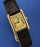 CARTIER DAMENARMBANDUHR TANK, SCHWEIZ UM 1992, HIGH-TECH-QUARTZWERK, BOD. 4-FACH VER- SCHR., BOMB. MINERALGL., SCHMUCKKRONE, LEDER- BD. M. ...