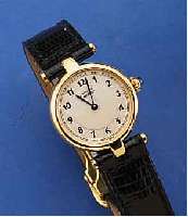 CARTIER DAMENARMBANDUHR, SCHWEIZ UM 1988, HIGH-TECH-QUARTZWERK, VERSILB. KONTRASTZIFFER- BL. REST., GEBL. STAHLZEIGER, SCHMUCKKRONE, LEDERBD. M. ...