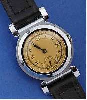 ARMBANDUHR, ART-DECO, SCHWEIZ UM 1938, METALL VERCHR., BEWEGL. BANDANST., BOD. U. GLASRAND AUFGEDR., 2-FARB. VERSILB. BL., GEBL. STAHLZEIGER, 15 ...