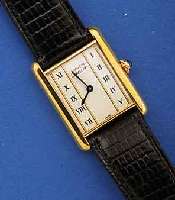 CARTIER HERRENARMBANDUHR, TANK, MAßE CA. 31X 23 MM, HIGH-TECH-QUARTZWERK, LEDERBD., STER- LING-SILBER M. 20 MICRON GG-AUFL., CREMEFARB. ...