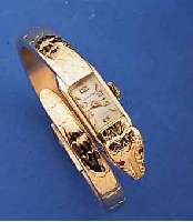 BUCHERER DAMENSPANGENUHR IN FORM EINER SCHLANGE, RG 750/000, SCHWEIZ UM 1948, AUGEN M. RUBINBES., KONKAVGL., BOD. AUFGEDR., VER- SILB. BL. ...