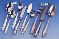 88-TEILIGES BESTECK, DEUTSCH, BRUCKMANN, 800ER SILBER, PERLRANDDEKOR, BEST. AUS: 12 MESSER (GRIFFE GEFÜLLT, KLINGEN STAHL), 15 GABELN, 12 ...
