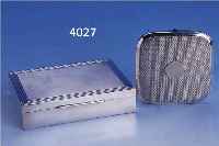 ZIGARETTENBOX UND ETUI, 925ER SILBER, KORNGUILLOCHE, TOTAL CA. 360G, BOX SEITL. GLATT, MIT HOLZINNENEINRICHTUNG, ZIGARETTEN- ETUI INNENVERGOLDET, ...