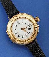 DAMENARMBANDUHR AUS DAMENTASCHENUHR, SCHWEIZ F. D. DEUTSCHEN MARKT UM 1908, UMBAU CA. 1930, ROSE-G 585/000, BOD. MONOGR. EL, BER., EMAIL- BL. ...