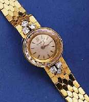 OMEGA DAMENSCHMUCKUHR, SCHWEIZ UM 1960, GG 750/000 GEH. INCL. GG-WABENGLEIDERBD., AN BANDANS. JEWEILS 3 IN WG GEF. DIAMANTEN, SAPHIRGL. M. ...