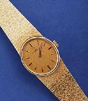 OMEGA DAMENGOLDBANDUHR, SCHWEIZ UM 1974, GG 585/000, OVALE FORM, MILANAISE-FLECHTBD., BOD. AUFGEDR., SAPHIRFLACHGL., VERG. BL. M. AUFGE- S. ...