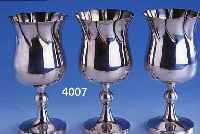 6 KELCHE, 925ER SILBER, SCHWERE MASSIVE AUSFÜHRUNG, IN SICH GEDREHT, H CA. 17 CM, ZUS. CA. 1800 G