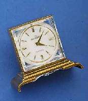 HOME WATCH CO. MINIATURTISCHÜHRCHEN, MESSING VERG., 8 TAGEWERK, SCHWEIZ F. D. US MARKT UM 1955, MAßE CA. 38X44X25 MM, EZW 1, EZG 2