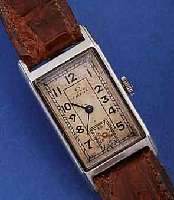 OMEGA ARMBANDUHR, SCHWEIZ UM 1936, EDELST., RECT.-FORM IN GEHOB. QUALITÄT (PASSFORM), LE- DERBD. SPÄTER, ORIG. BL. VERSILB., ALTERSBED. FARBL. ...
