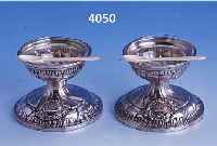 PAAR GEWÜRZSCHÄLCHEN, DEUTSCH, FÜR DEN RUSS. MARKT UM 1930, 875ER SILBER, GLASEINSSATZ, BEINLÖFFEL, H CA. 4.5 CM, KARTUSCHE MIT BES.- MONOGR.