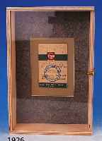BEUYS, JOSEPH, 1921-1986, WIRTSCHFTSWERT- BORSTENHIRSE, OBJEKTKASTEN, HANDSIGNIERT UND MIT FREE INTERNATIONAL UNIVERSITY STEMPEL VER- SEHEN, CA. 20 ...