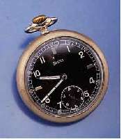 SILVANA MILITÄRTASCHENUHR FÜR DAS DEUTSCHE HEER, NICKEL-SCHR.-GEH., AUF BODEN REG.- GRAV. D361537H, SCHWEIZ/DEUTSCHLAND UM 1940, 15 ST., ANKERW. ...