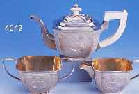 3-TEIL. TEESERVICE, DEUTSCH UM 1930, 925ER SILBER, TEILMATTIERT, MIT KARTUSCHEN FÜR MONOGR., KANNENGRIFF UND DECKELBEKRÖNUNG ELFENBEIN, ...