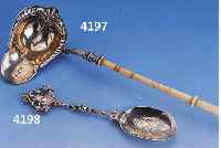 SCHNAPSLÖFFEL, DEUTSCH UM 1900, SILBER GEPR., FEINER GUß, Z.T. VOLLPLASTISCH, GRAVIERT, KUHLE MIT ÖSTERR. KAISERL. WAPPEN, L. CA. 21.5 CM