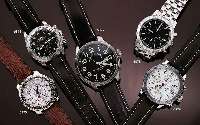 LONGINES ARMBANDCHRONOGRAPH AUTOMATIK NACH CHARLES A. LINDBERGH, DESIGN STUNDENWINKEL- UHR, EDELST. POL., BEIDS. SAPHIRVERGL., SCHWEIZ UM 1995, ...
