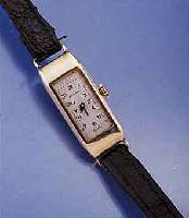 BENSON/TAVANNES DAMENGOLDUHR, SCHWEIZ/ ENGLAND UM 1938, 9KT GG-GEH., RECT.-FORM, SCHARNIERBODEN, VERS. BLATT, SIGN., BAGUETTE- FORMANKERW., KAL. ...