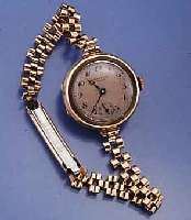 J.W. BENSON DAMENARMBANDUHR, SCHWEIZ/ ENGLAND UM 1932, BASISKAL. TAVANNES UNGED., 9 KT. ROSE-G., BODENSCHARNIER, GLASR. GEDR., VERS. BLATT, GEBL. ...
