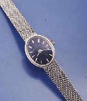 CERTINA DAMENGOLDBANDUHR, SCHWEIZ UM 1970, WG 585/000 INCL. WG-FLECHTB., RHOD., BODEN GEDR., AUFGES. WG-STD.-ZEICHEN, WG-ZEIGER, FORMANKERW., 17 ...
