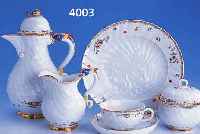 MEISSEN-KAFFEESERVICE FÜR 4 PERSONEN, SOGN. SCHWANEN-SERVICE, ENTWURF KAENDLER, AUS- FORMUNG ZW. 1924-34 (3 TEILE 1960), FEINE BLU- MENMALEREI IM ...