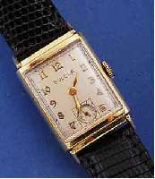 BULOVA HERRENGOLDUHR, SCHWEIZ/USA UM 1949, GG 585/000, RECT., KONKAVGL., BODEN GEDR., VERS. BLATT ALTERSBED. L. FL., 21 ST., FORM- ANKERW., KAL. ...