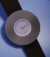 KONVOLUT: 2 VIGNELLI DESIGNER DAMENARMBANDUH- REN, PROD. VON PIERRE JUNOD, SCHWEIZ 1994, BEIDE HIGH-TECH-QUARTZW., SAPHIRFLACHGL., ANBEI 4 ...