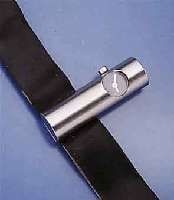 MILUS DESIGNERDAMENARMBANDUHR, SCHWEIZ UM 1990, ASYMETR. EDELST.-GEH. IN WALZENFORM, ORIG.-LEDERB. SEITL. INTEGRIERT, SAPHIRFLACH- GL., ...