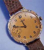 TISSOT ÜBERGROßE HERRENARMBANDUHR AUS TASCHEN- UHR, SCHWEIZ UM 1930, GG 585/000, RAND Z.T. BLAU U. WEIß EMAIL., HANDAUFZ., KL. SEK. BEI 9 , GEBL. ...