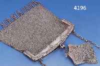 ABENDTASCHE UND KL. GELDBEUTEL, DEUTSCH UM 1900/1910, BEIDES 800ER SILBER, MARKE DIANA ABENDTASCHE BÜGEL VORNE ZISELIERT UND MIT ROSENRELIEF, ...