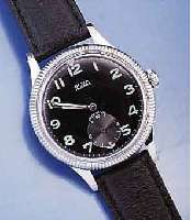 OLMA FLIEGERUHR, SCHWEIZ UM 1945, METALL VERCHR., EDELST.-BODEN GEDR., LÜNETTE M. IN- NENZEIGER DREHB., KONTRASTZIFFERBL., 17 ST., RUNDANKERW., ...