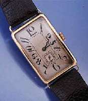 EBERHARD & CO FRÜHE HERRENARMBANDUHR, SCHWEIZ UM 1924, 585/000 GG GEH., RECT.-FORM., AROND., BODENSCHARN., IN SICH LT. GEWÖLBT., M. CA. 38 X 26 ...