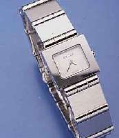 GUCCI DESIGNERDAMENARMBANDUHR, SCHWEIZ UM 1999, EDELST. POL. INCL. BAND M. DOPP. UN- SICHTB. FALTSCHL., MINERALFLACHGL., ORIG.- ETUI, PAP., ...