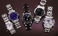 VERSACE DESIGNERDAMENARMBANDUHR, SCHWEIZ UM 1998, EDELST. POL. INCL. BAND M. DOPP. UN- SICHTB. FALTSCHL., BOMB. SAPHIRGL., HIGH-TECH- QUARTZW., BEI ...