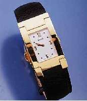 VERSACE DESIGNERHERRENARMBANDUHR, SCHWEIZ UM 1999, EDELST. HARTVERG., BEWEGL. BANDANST., SEITL. SCHMUCKGEPR., LEDERBD. M. UNSICHTB. VERGOLD. ...