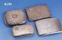 KONVOLUT 3 ZIGARETTENETUIS UND 1 -DOSE, 800/900ER SILBER, UM 1910-1920, Z.T. EMAILL. BZW. 1 X MIT GOLDENEM ADELSWAPPEN