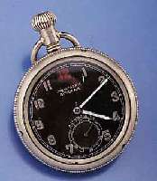 BÜHREN AG UHRENFABRIK MILITÄRTASCHENUHR, NICKEL, SCHWEIZ UM 1940, BOD. U. GLASRAND GESCHR., SCHW. KONTR.-ZIFFERBL., F. D. DT. ARMEE, IN ...