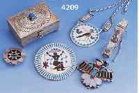 GROßES KONVOLUT SOGEN. "INDIANERSCHMUCK", ÜBERWIEGEND SILBER, BESETZT MIT TÜRKISEN, PERLMUTT, KORALLEN, ETC., BEST. AUS: 6 RINGE, 4 ...