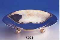 ANBIETSCHALE, DEUTSCH UM 1925/30, 800ER SILBER, MEISTERMARKE S IM KREIS, 3 STIL. KUGELFÜßE, H CA. 7.5 CM, DURCHM. CA. 29 CM, TREIBARBEIT, TOTAL ...
