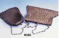 KONVOLUT 2 TASCHEN, UM 1898-1912, DEUTSCH/ ÖSTERREICH, 800ER SILBER, 1 X BÜGEL REICHE DURCHBRUCHARBEIT GESÄGT IM BAROCKSTIL, TRAGE- SPUREN, ...