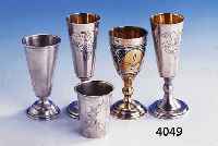 5 WODKABECHER, SILBER GEPR., 1 X ÖSTERREICH UM 1900; 1 X POLEN UM 1925; 3 X RUßLAND UM 1960/65, SILBER Z.T. VERG. 1 X TAUSCHIERT