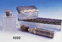 HERREN-TOILETTENSET,, ENGLAND/LONDON 1868, STERLINGSILBER, GUILLOCHIERT, SCHÖNES LIGIER- TES BESITZERMONOGRAMM, BEST. AUS FLAKON UND 2 ...