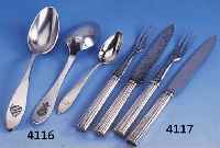 3 GABELN UND 3 MESSER, AUGSBURG 1826 ODER 1810/11, 12-LÖTIG, TNI ODER FMT, ORIG. AR- BEITSTEILE KORRODIERT, SAMMELWÜRDIG