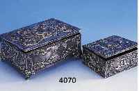 KONVOLUT 2 DECKELDOSEN, DEUTSCH, HANAU, SCHLEISSNER, UM 1900, 800ER SILBER, 1 X DECKEL SCHLIEßT NICHT, FLORAL VERZIERT MIT PUTTEN, CA. 3 X 7 X 8 ...