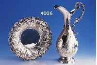 WASSERKANNE AUF UNTERTELLER, 900ER SILBER, ROKOKOSTIL, REICHER DEKOR MIT ROKAILLEN UND STIL. MUSCHELN, H CA. 39 CM, DURCHM. CA. 30 CM PRUNKVOLL, ...