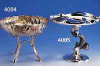 ANBIETSCHALE, 900ER SILBER, TOTAL CA. 1120 G, TREIBARBEIT, STIEL IN FORM EINES PLASTISCHEN FISCHES, H CA. 25 CM, DURCHM. CA. 28.5 CM, PRUNKVOLL, ...