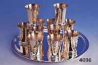 12-TEIL. SCHNAPSSET, SCHWÄBISCH GMÜND, GAYER & KRAUS, 925ER SILBER, BECHER MIT HAMMERSCHLAGVERZIERUNG, H CA. 5 CM, TABLETT GLATT, 1 BECHER ...