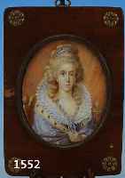 ELFENBEINMALEREI, FRANKREICH, 1. H. 19. JH, PORTRAIT EINER DAME MIT MEDAILLON, NACH FÜGER, H. 9 CM, HOLZRAHMEN
