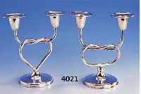 PAAR KERZENLEUCHTER MIT 2 BRENNSTELLEN, 900ER SILBER, HANDARBEIT, IN SICH VERSCHLUNGEN, H CA. 19 CM, CA. 415 G
