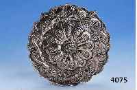 SPIEGEL, TÜRKEI, OSMANISCH UM 1880/90, SILBER GEPRÜFT, UMRANDUNG UND KOMPLETTE RÜCKSEITE SILBER, FLORAL VERZIERT, GEBR.- SPUREN, D CA. 15 CM, ...